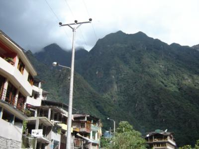 Vista de las monta&ntilde;as que rodean Aguas Calientes