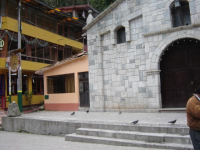 Vista desde la plaza - Aguas Calientes Iglesia